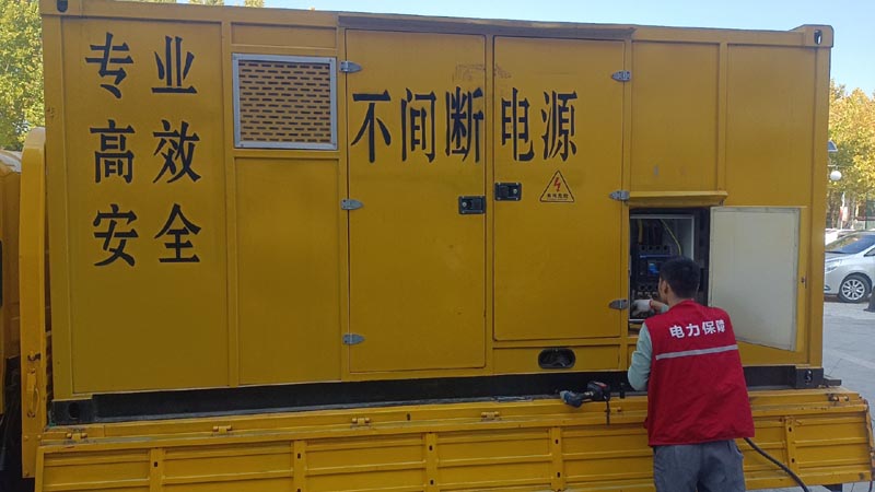 威宁柴油发电机组和UPS电源配合使用时，如何避免切换过程中的电力中断？